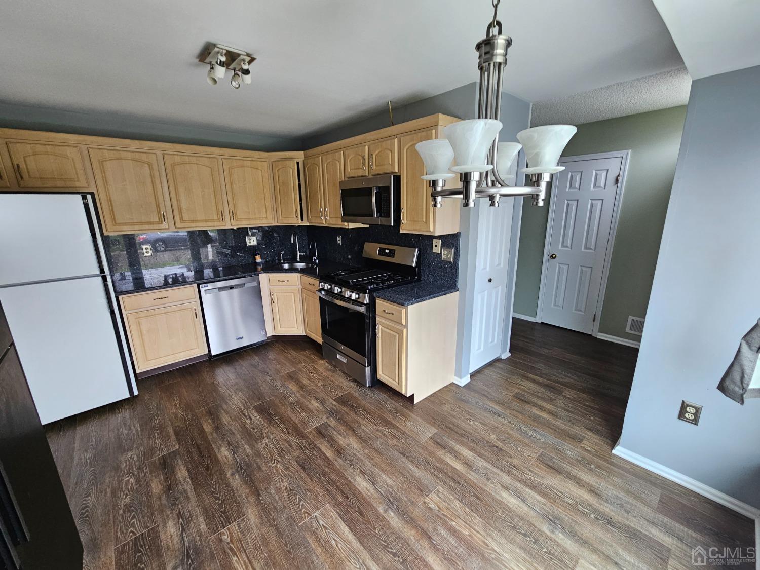 62 Rice Run East Brunswick, NJ 08816 - Photo 11 of 31