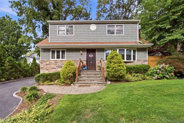 $789,000 | 46 Catherine Street, East Northport, NY 11731