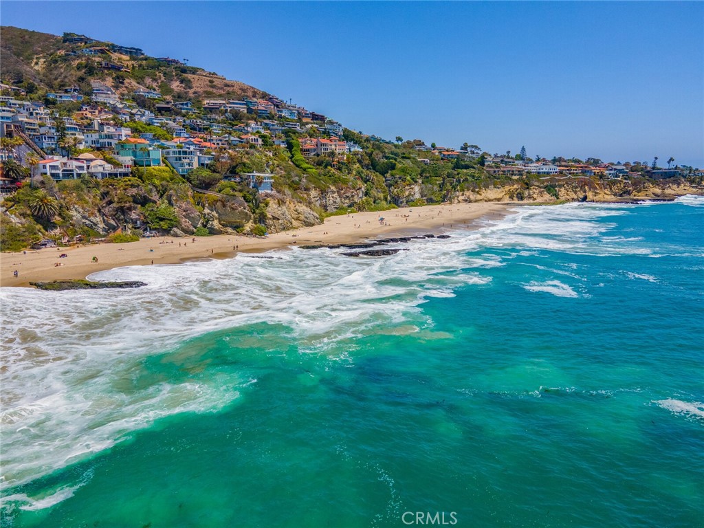 32041 Point Place Laguna Beach, CA 92651 - Photo 55 of 59 a view of a field with an ocean