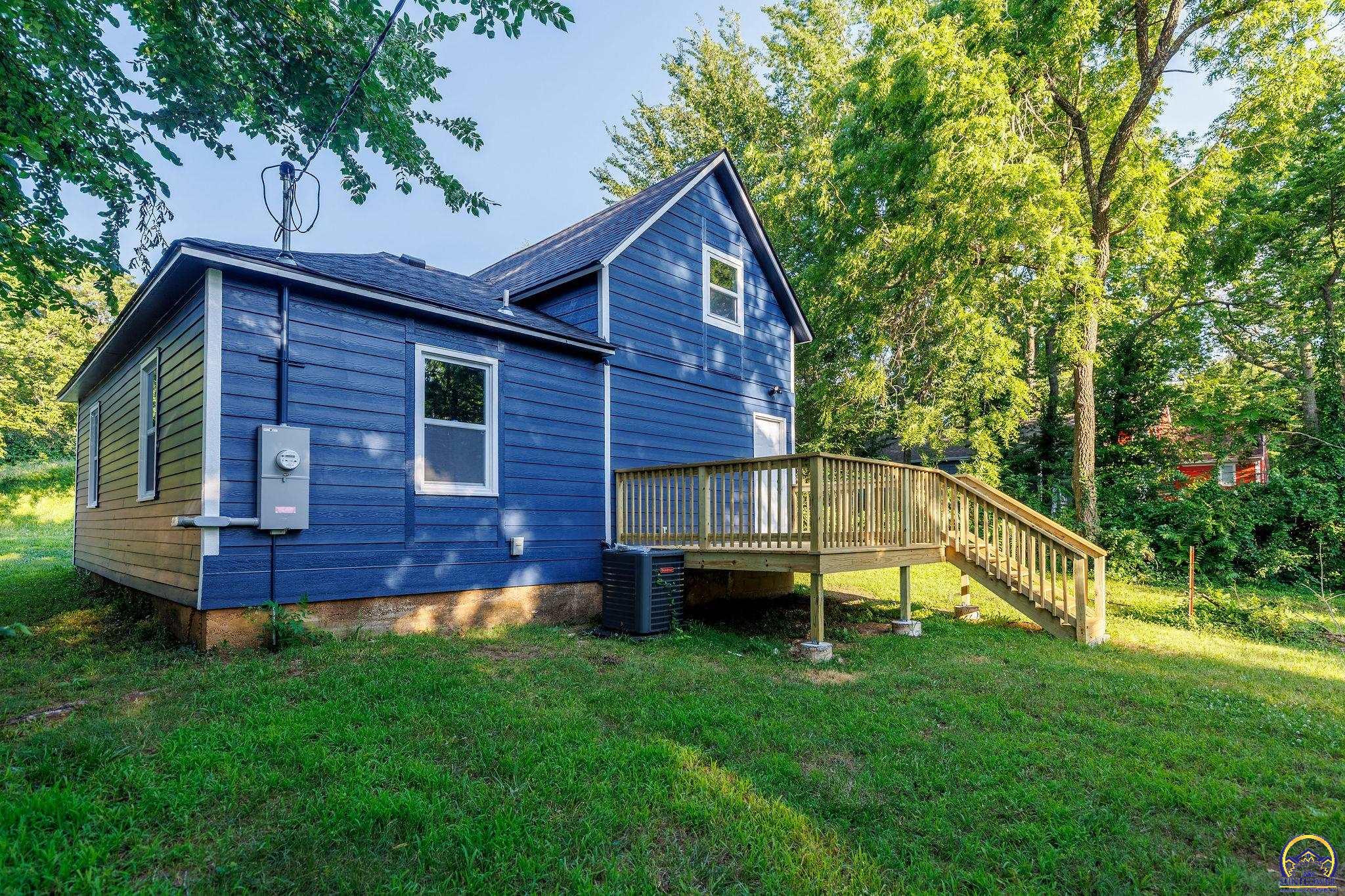 2409 Southwest Fillmore Street Topeka, KS 66611 - Photo 2 of 23