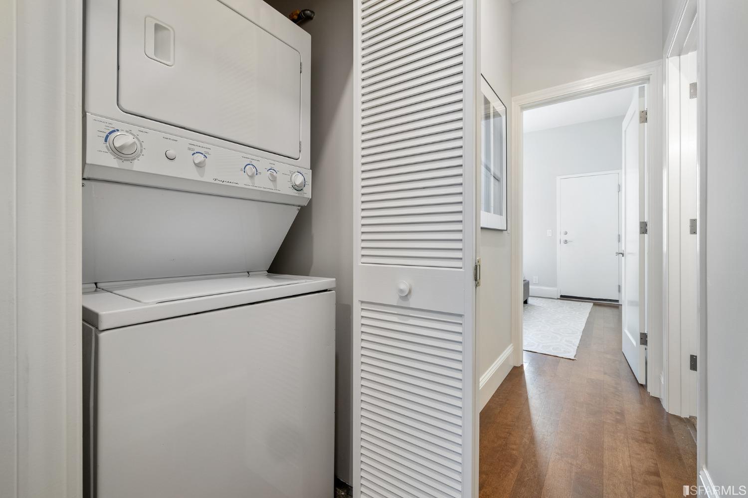 558 Central Avenue San Francisco, CA 94117 - Photo 16 of 23 a view of bathroom with washer and dryer