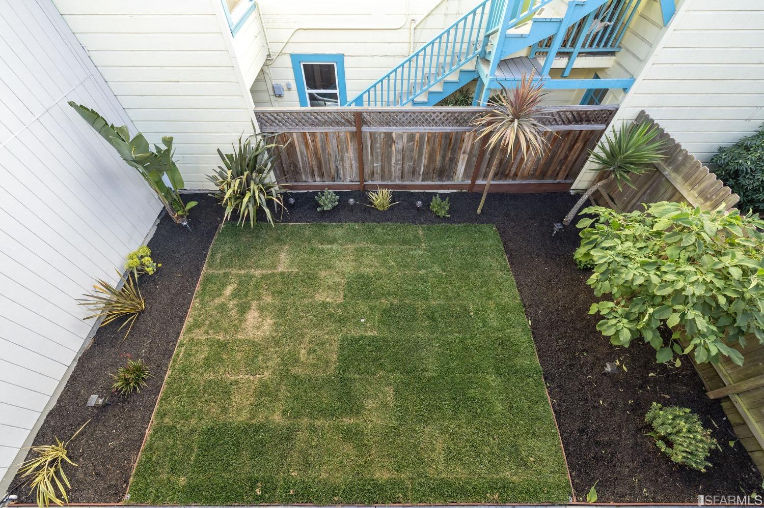 558 Central Avenue San Francisco, CA 94117 - Photo 23 of 23 a view of a backyard with sitting area
