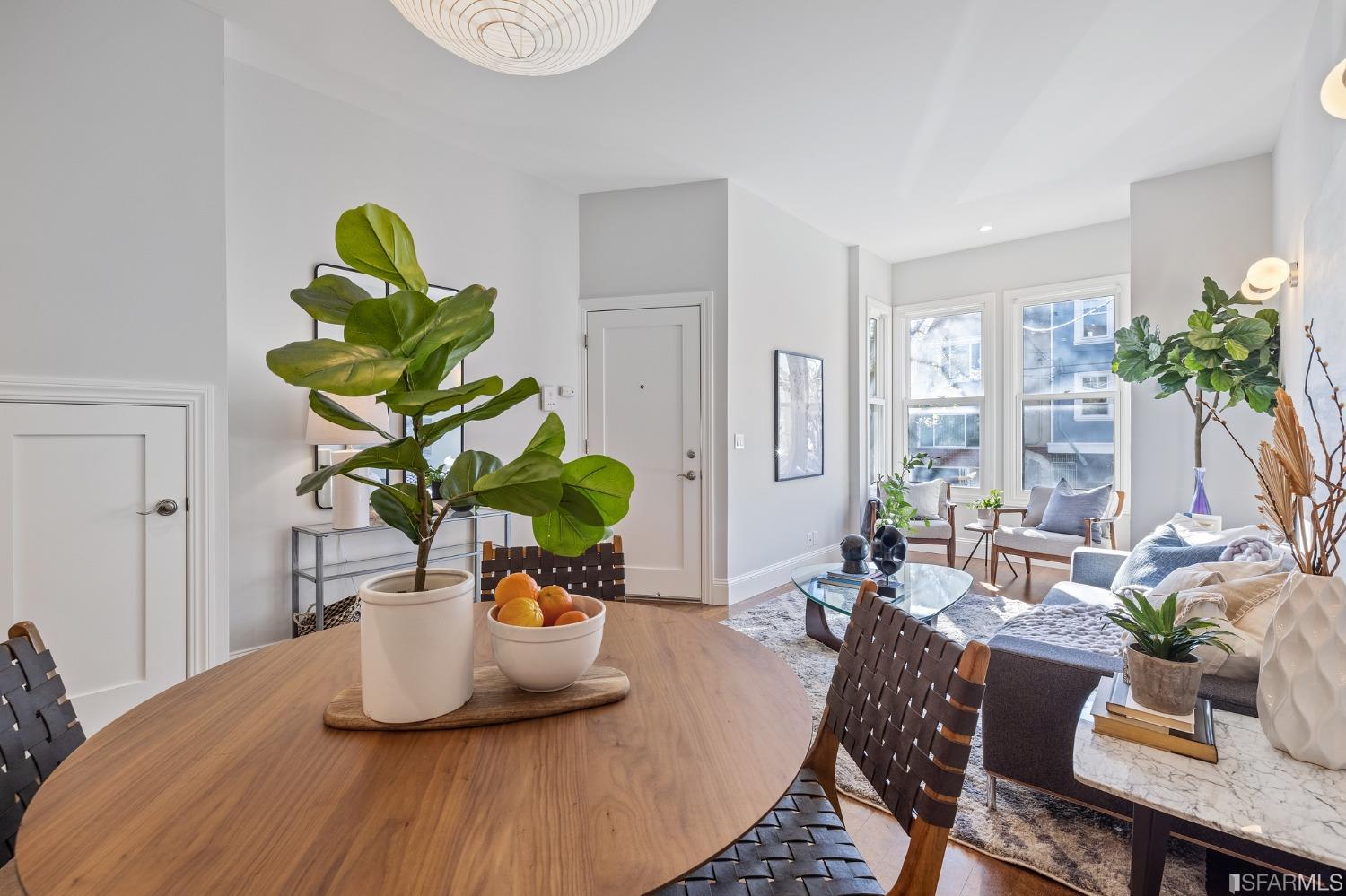 558 Central Avenue San Francisco, CA 94117 - Photo 5 of 23 a dining room filled with furniture