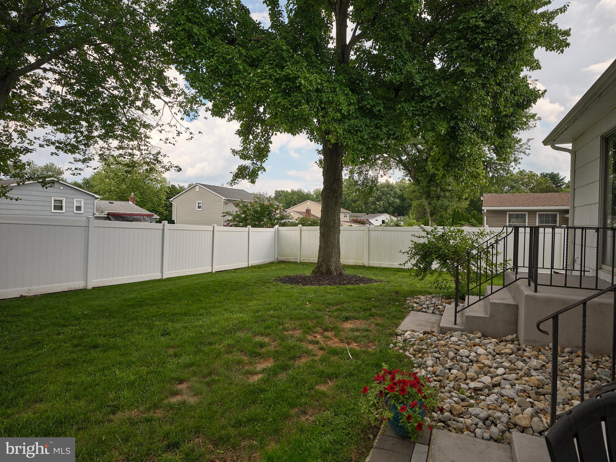 10 Welland Road Hamilton, NJ 08690 - Photo 27 of 28 Enjoy the privacy