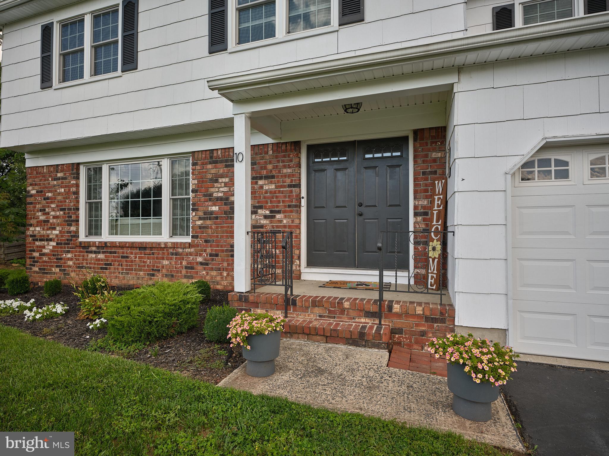 10 Welland Road Hamilton, NJ 08690 - Photo 4 of 28 Step inside