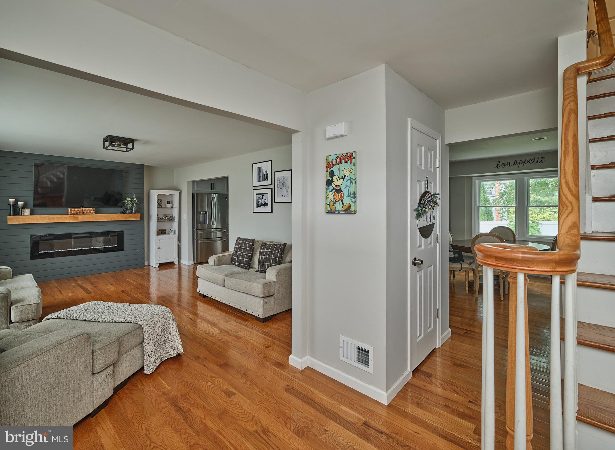 10 Welland Road Hamilton, NJ 08690 - Photo 8 of 28 Foyer open to living room