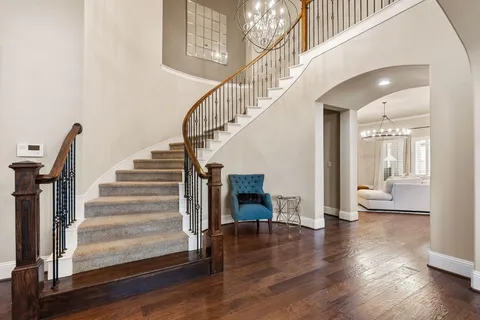 a view of a livingroom with furniture