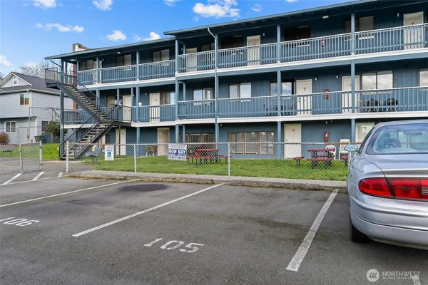 $275,000 | 2120 Highland Avenue, Unit 105, Everett, WA 98201