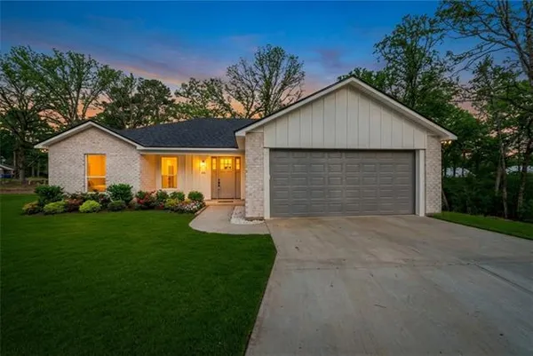 $324,900 | 6013 Linda Drive, Pineville, LA 71360