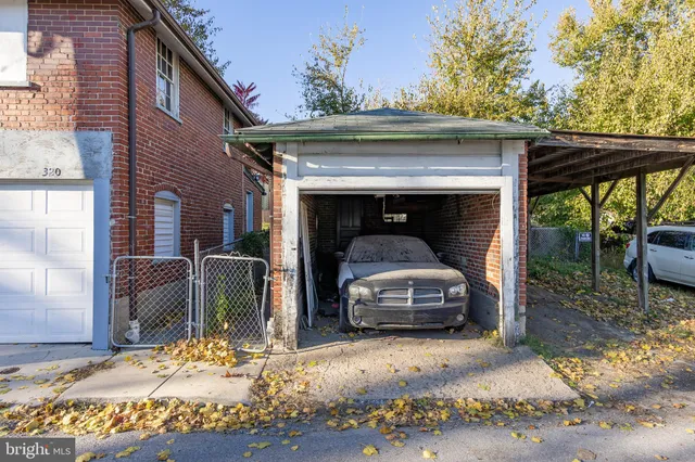 a car parked in front of a building