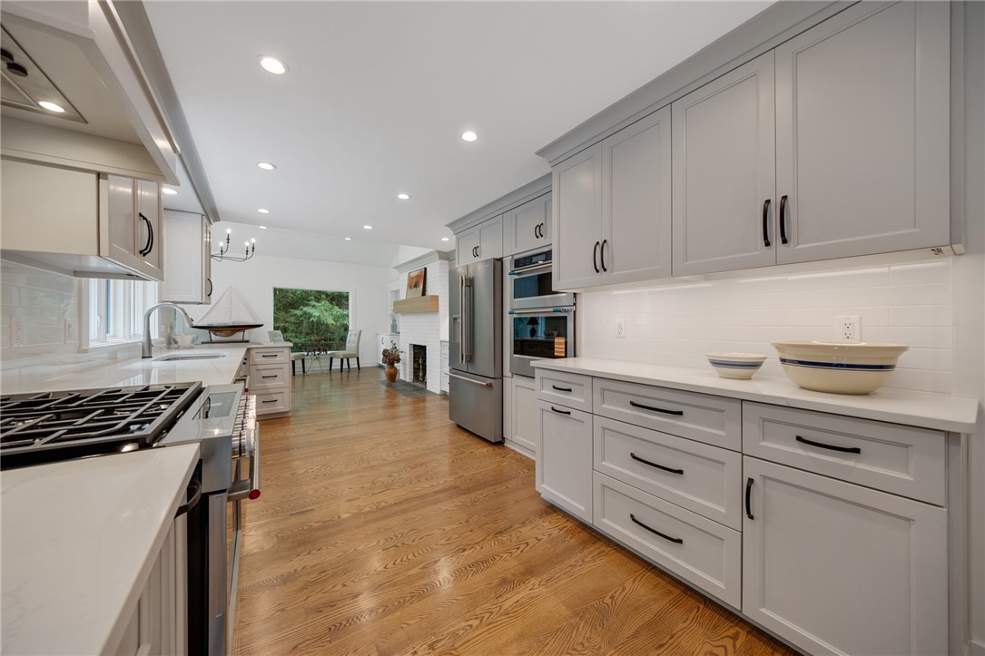 157 Crescent Hill Road Perinton, NY 14534 - Photo 23 of 47 DREAM COOK'S KITCHEN WITH AMISH CABINETRY, QUARTZ