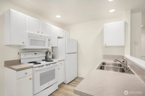 $360,000 | 6525 200th Street Southwest, Unit 101, Lynnwood, WA 98036