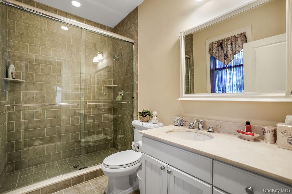 899 Harborview Road Oyster Bay, NY 11765 - Photo 20 of 30