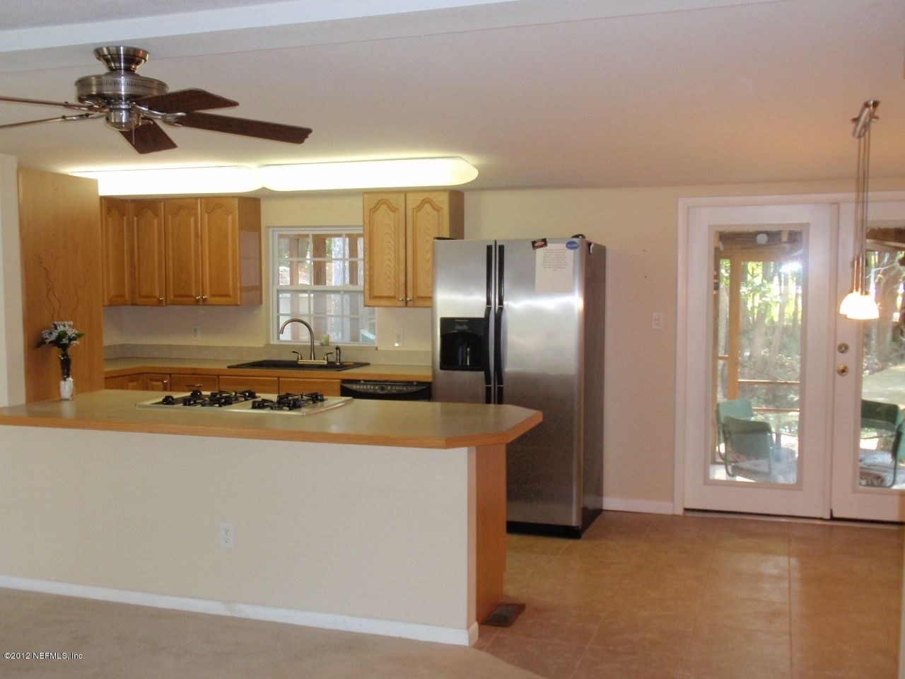 131 Edgewater Road Satsuma, FL 32189 - Photo 8 of 12 Kitchen/Dining Area