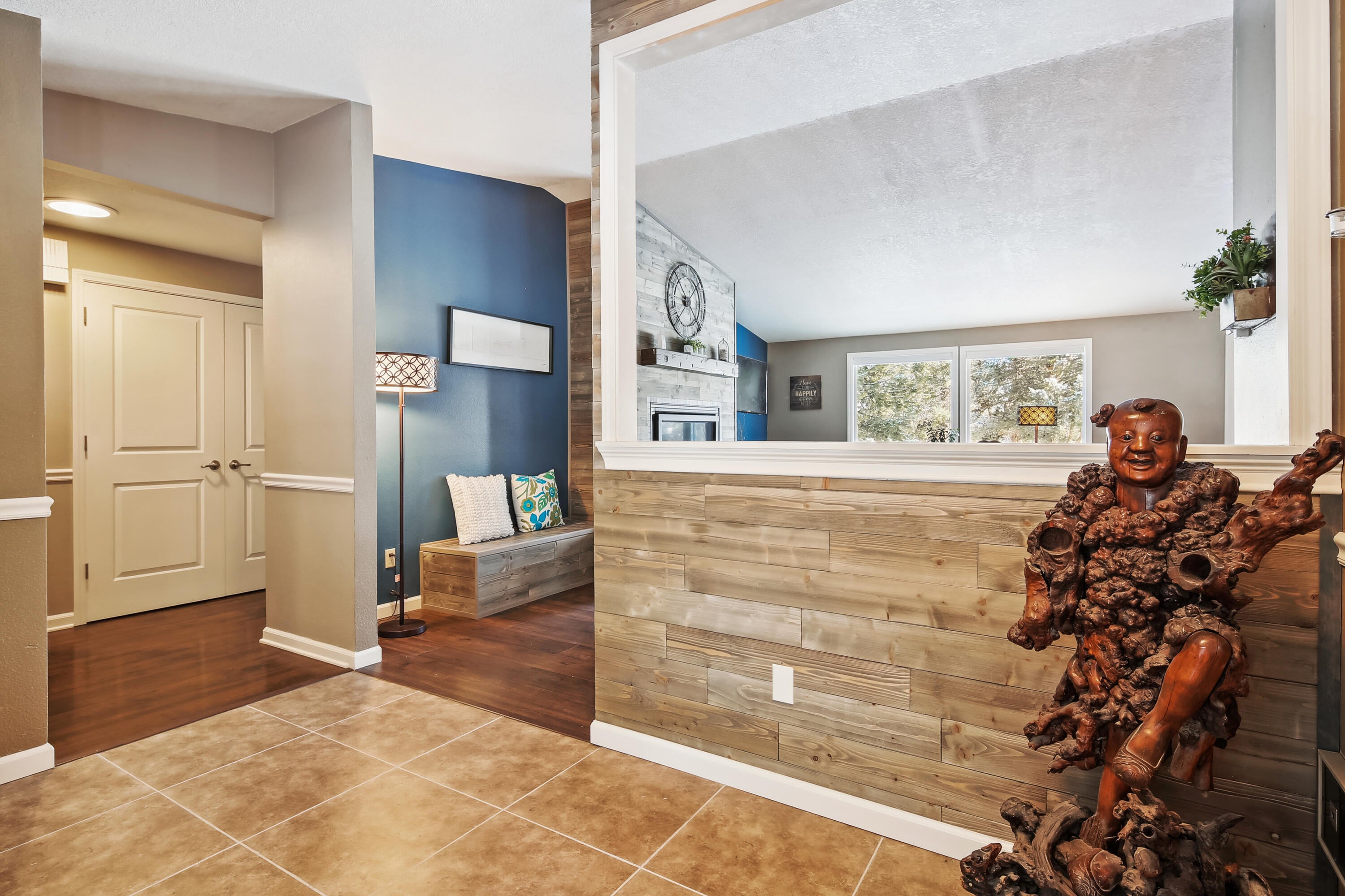 20466 Mainline Road Bend, OR 97702 - Photo 5 of 35 main_level-foyer-og8a3185