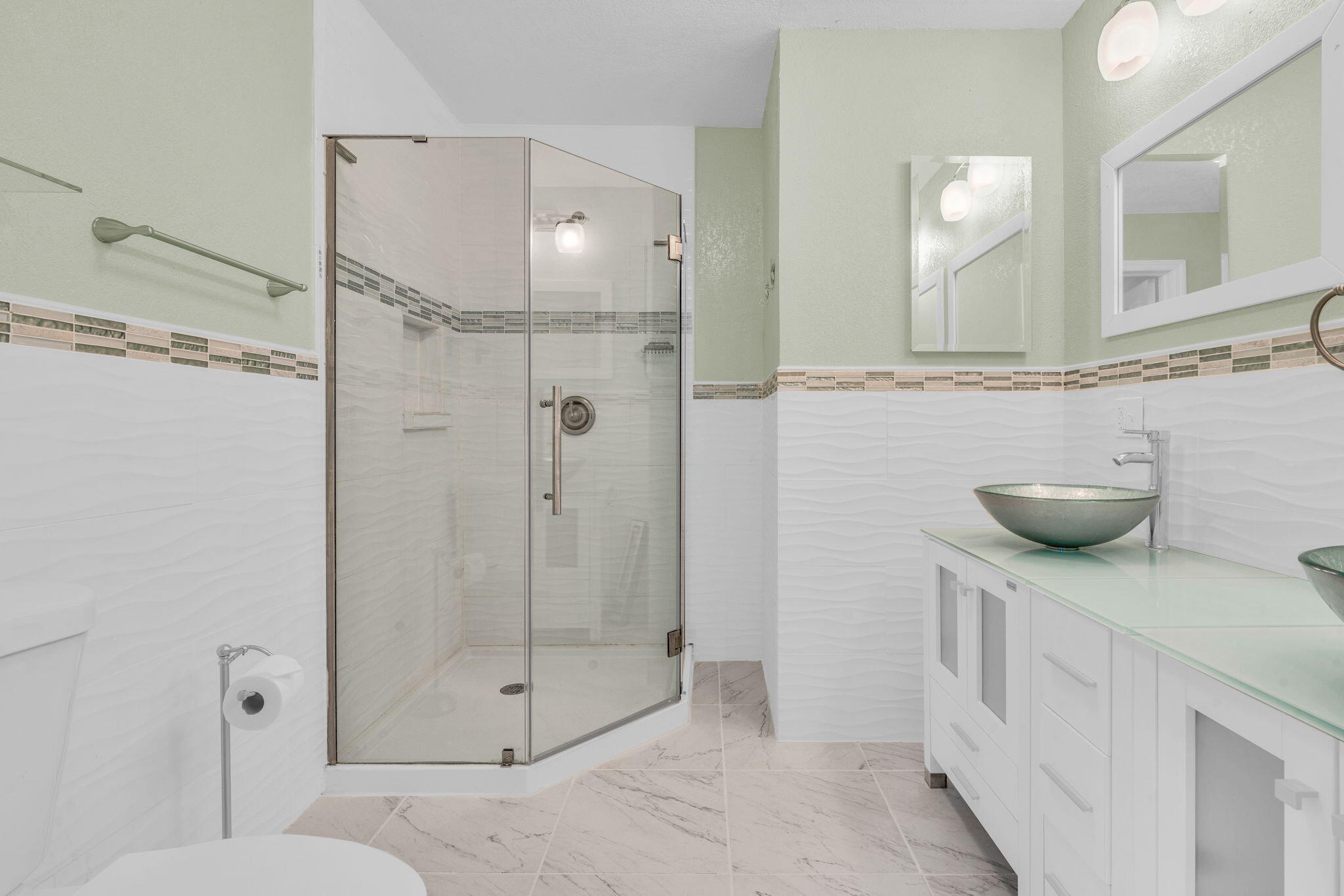 21702 Asturias Road Cudjoe, FL 33042 - Photo 16 of 44 Primary En Suite