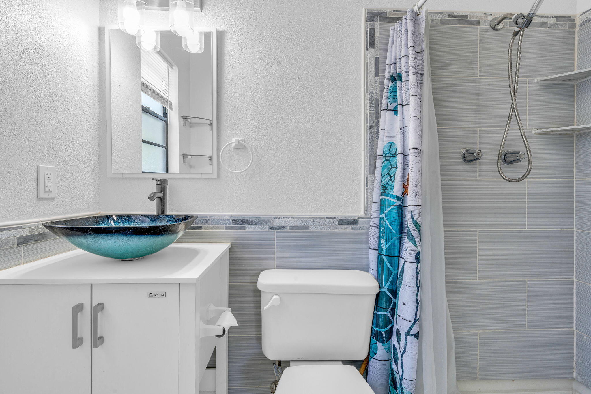 21702 Asturias Road Cudjoe, FL 33042 - Photo 20 of 44 Guest En Suite