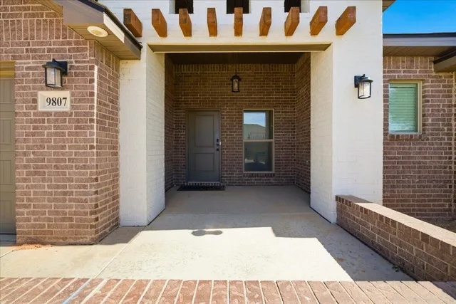 a view of entryway with a front door