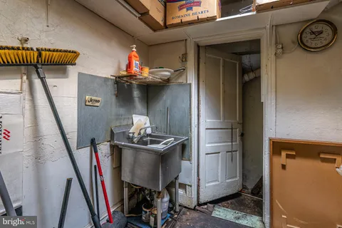 $369,999 | 949 South 9th Street, Philadelphia, PA 19147