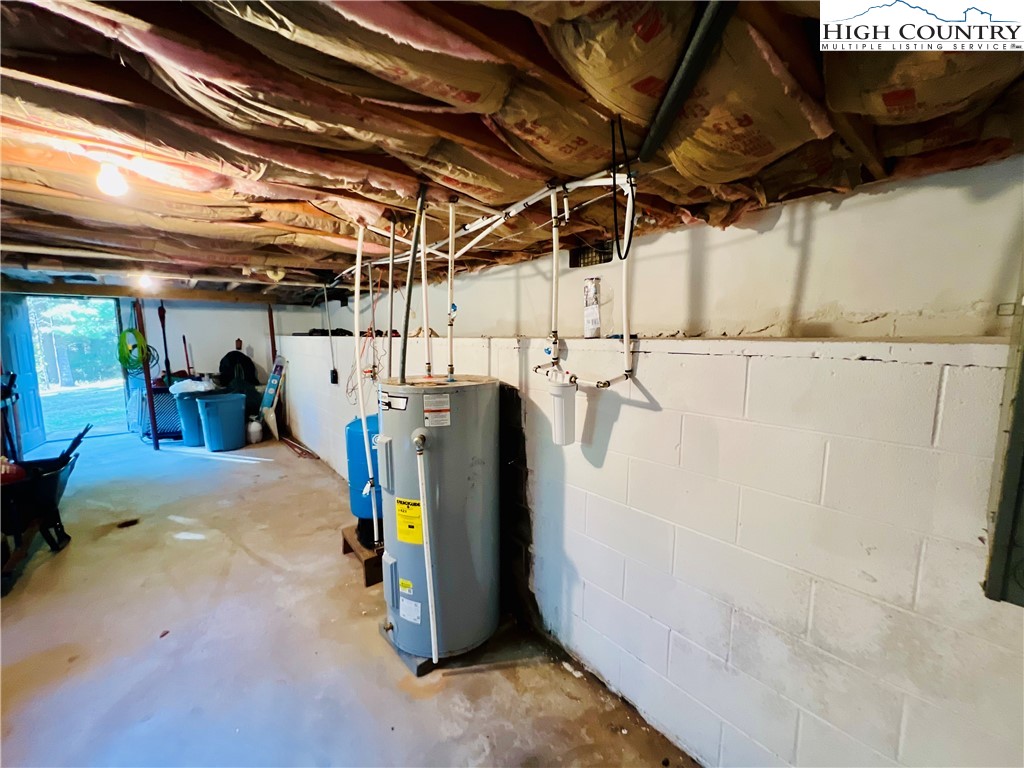 840 Golf Course Road Sparta, NC 28675 - Photo 27 of 35 a view of a room with storage