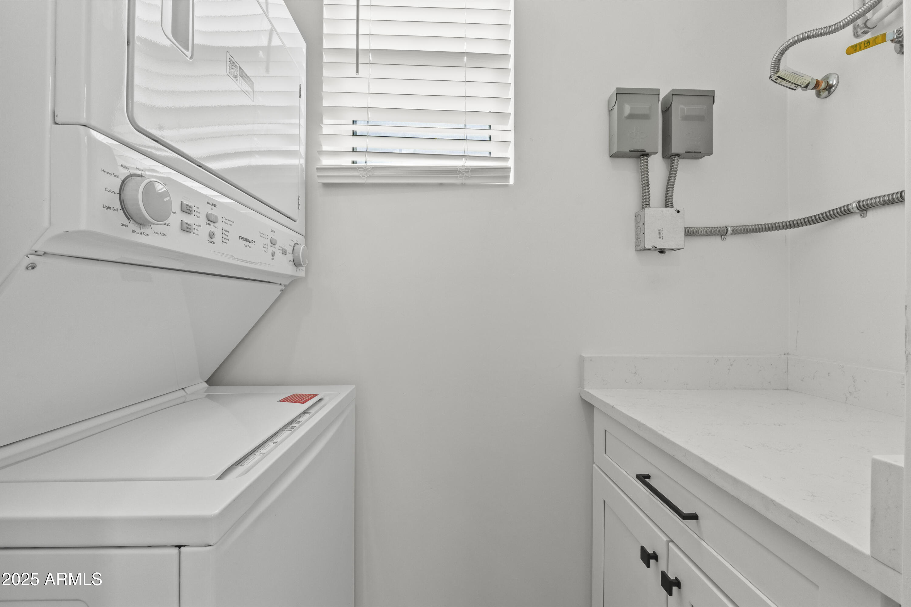 1502 South 14th Street Phoenix, AZ 85034 - Photo 35 of 43 a utility room with dryer and washer