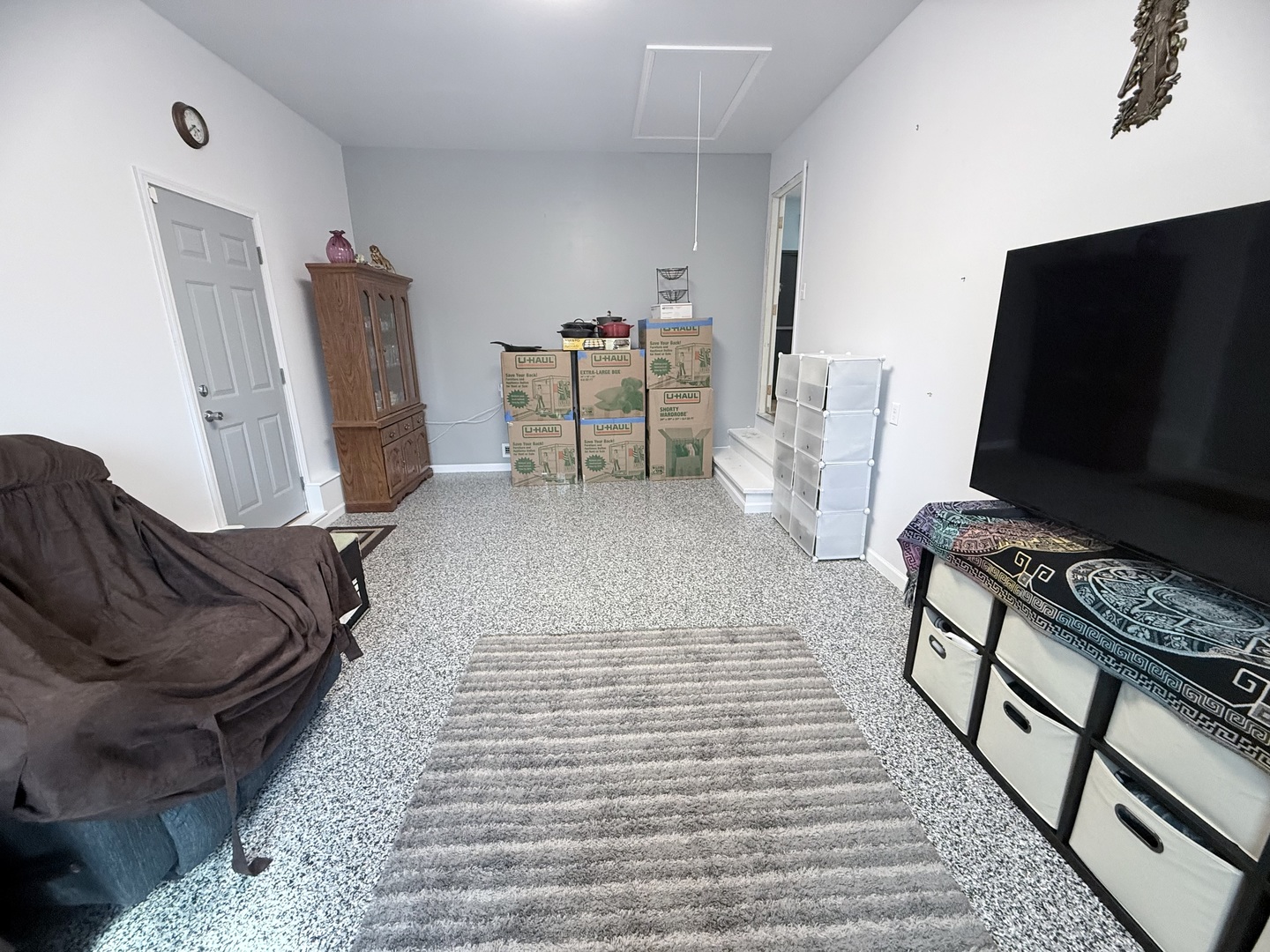 602 William Street Sesser, IL 62884 - Photo 15 of 39 a living room with furniture and a flat screen tv