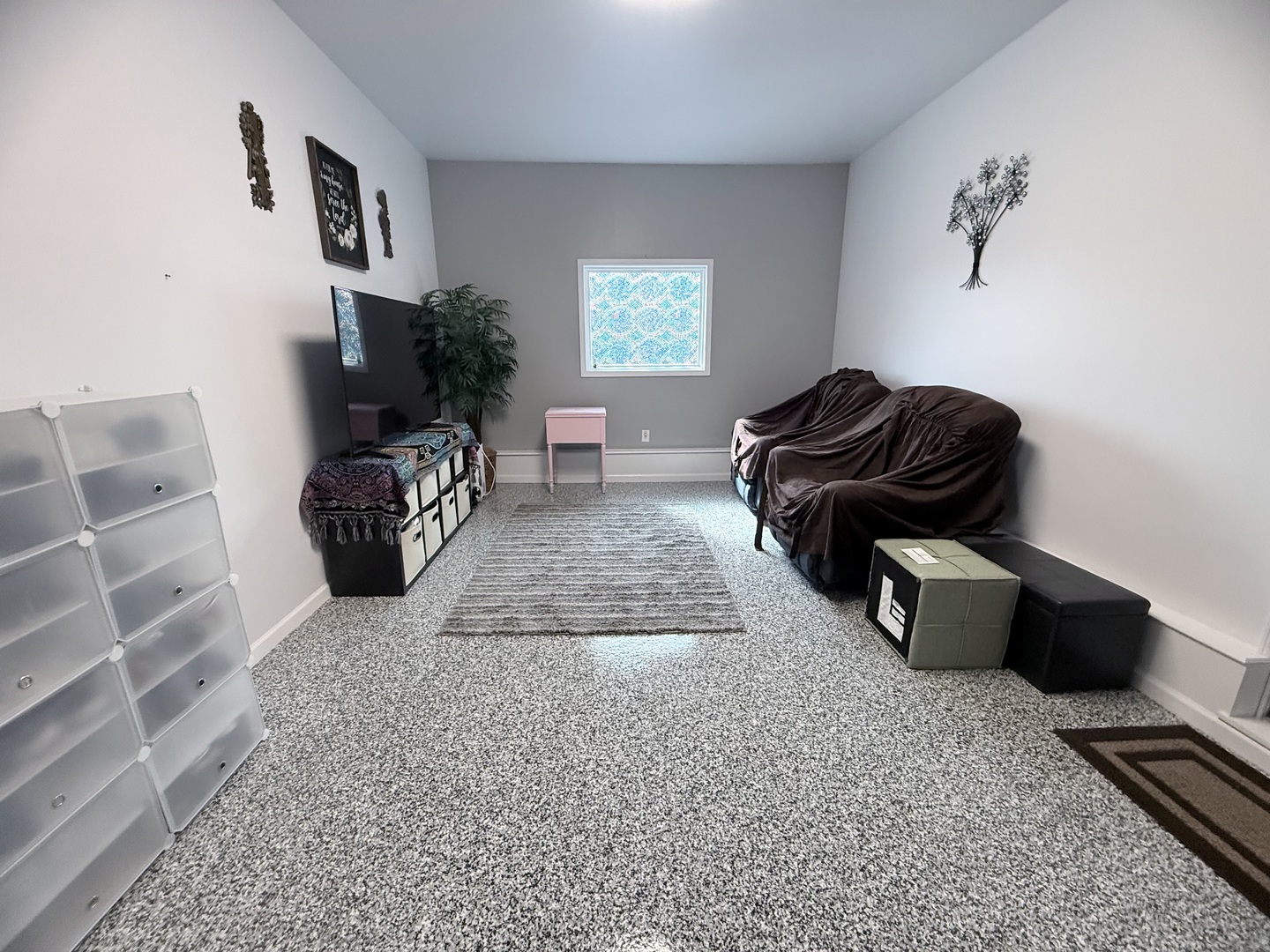 602 William Street Sesser, IL 62884 - Photo 16 of 39 a living room with furniture rug and window