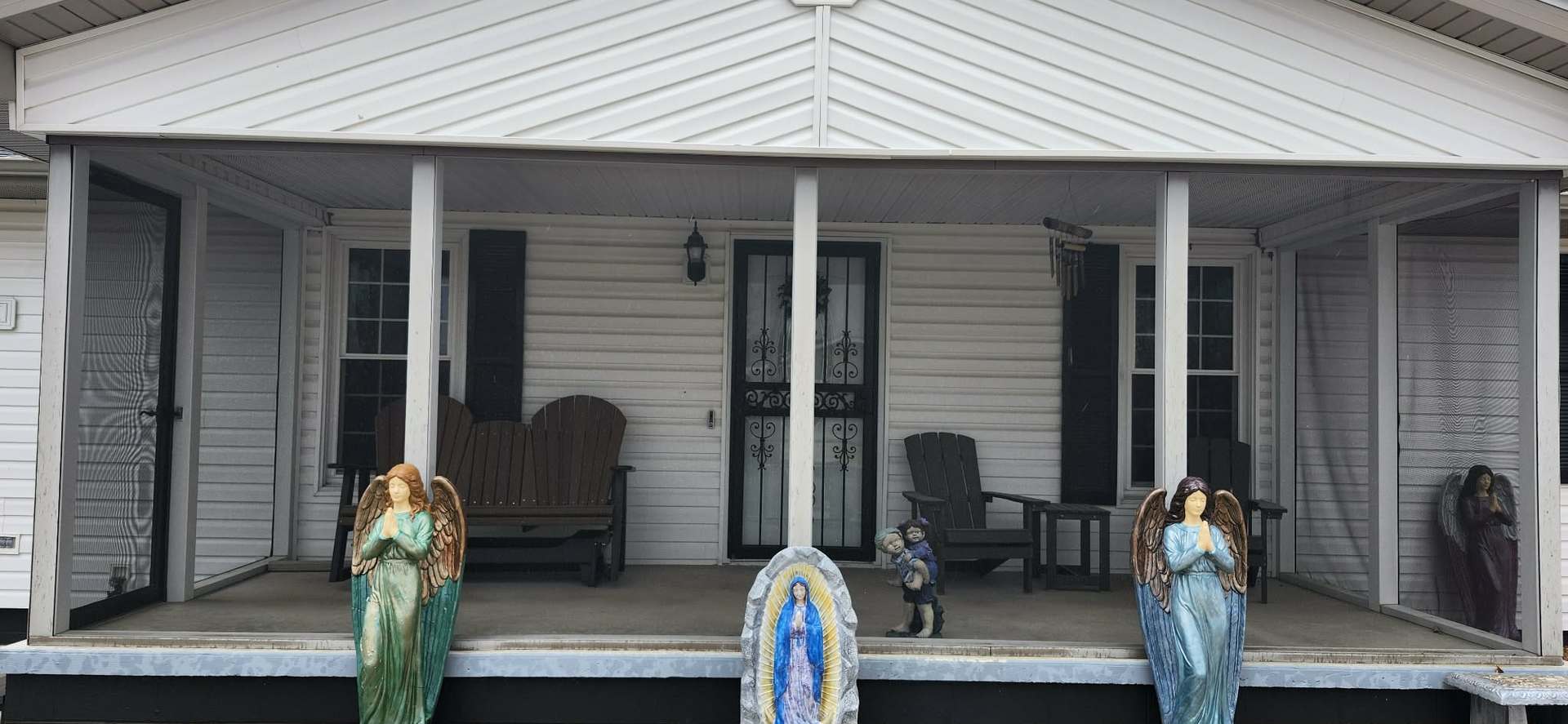 602 William Street Sesser, IL 62884 - Photo 3 of 39 a front view of a building with dining table and chairs