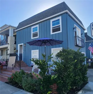 a view of a house with a backyard and plants