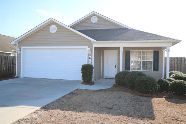 $2,200 | 613 Whittle Court, Wilmington, NC 28411