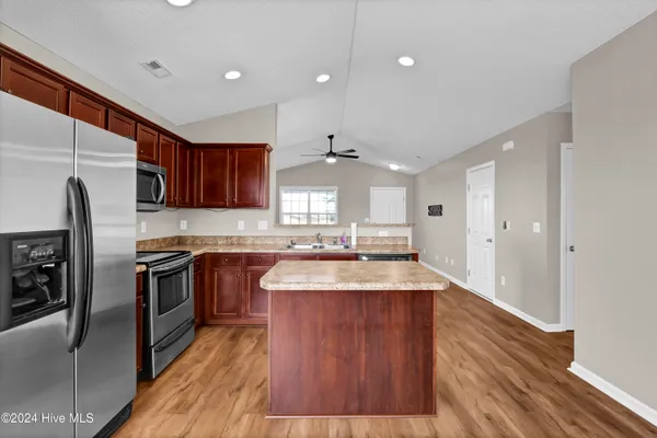 $2,200 | 613 Whittle Court, Wilmington, NC 28411