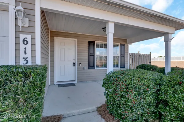 $2,200 | 613 Whittle Court, Wilmington, NC 28411