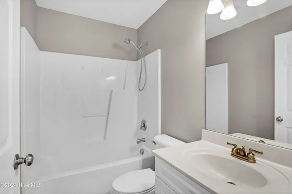 $2,200 | 613 Whittle Court, Wilmington, NC 28411