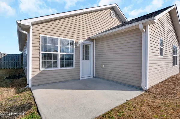 $2,200 | 613 Whittle Court, Wilmington, NC 28411