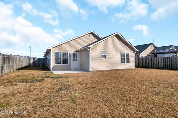 $2,200 | 613 Whittle Court, Wilmington, NC 28411