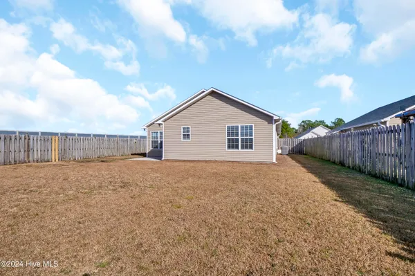 $2,200 | 613 Whittle Court, Wilmington, NC 28411