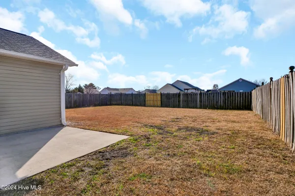 $2,200 | 613 Whittle Court, Wilmington, NC 28411