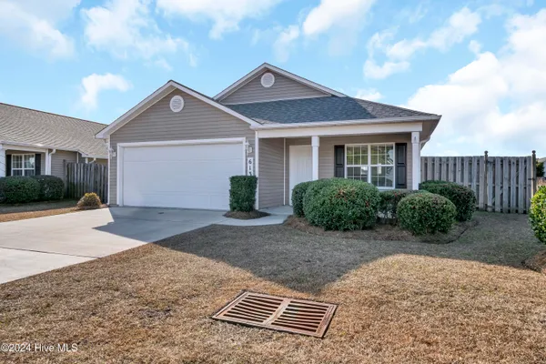 $2,200 | 613 Whittle Court, Wilmington, NC 28411