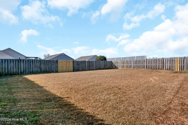 $2,200 | 613 Whittle Court, Wilmington, NC 28411