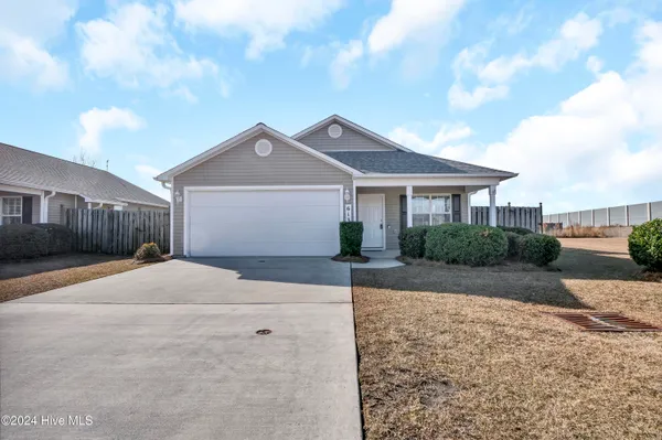 $2,200 | 613 Whittle Court, Wilmington, NC 28411