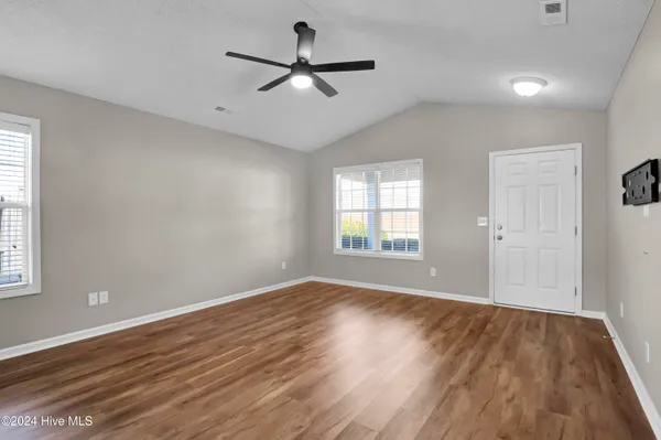 $2,200 | 613 Whittle Court, Wilmington, NC 28411