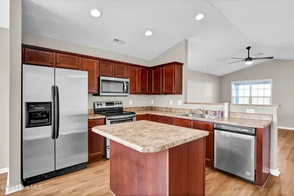 $2,200 | 613 Whittle Court, Wilmington, NC 28411