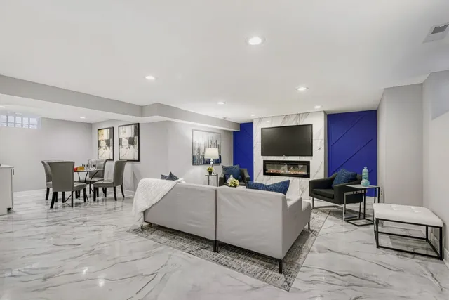 $874,900 | 9001 South Claremont Avenue, Chicago, IL 60643