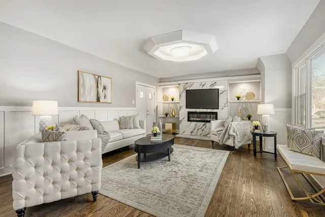 $874,900 | 9001 South Claremont Avenue, Chicago, IL 60643