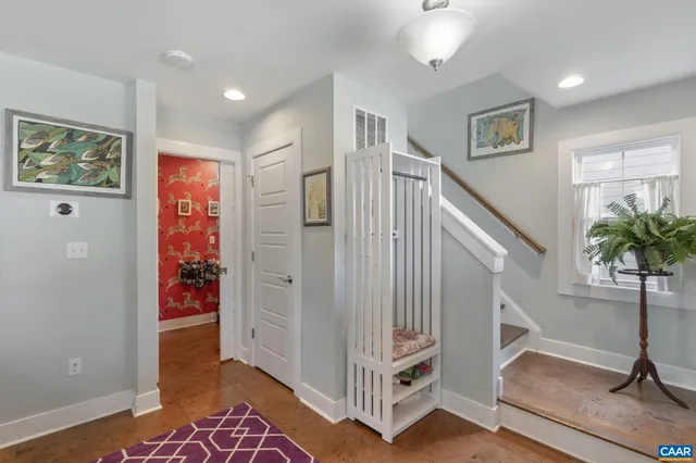 a view of entryway with livingroom