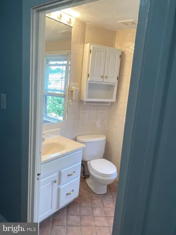 $1,450 | 3948 Mary Street, Drexel Hill, PA 19026