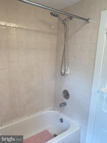 $1,450 | 3948 Mary Street, Drexel Hill, PA 19026