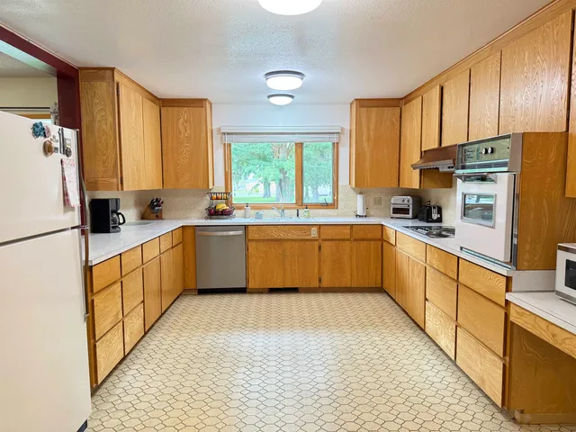 $435,000 | 16 West Douglas Street, Harrington, WA 99134