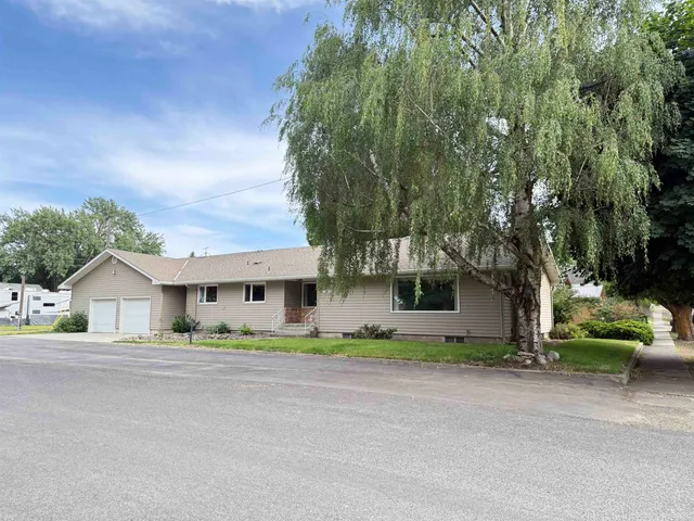 $435,000 | 16 West Douglas Street, Harrington, WA 99134