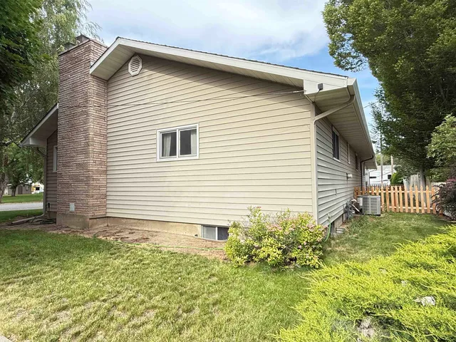 $435,000 | 16 West Douglas Street, Harrington, WA 99134